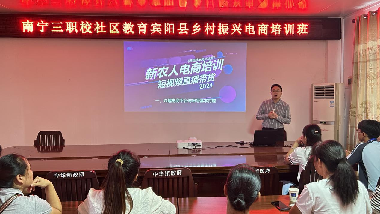 3.广东南湾供应链科技有限公司讲师热情洋溢授课现场.jpg