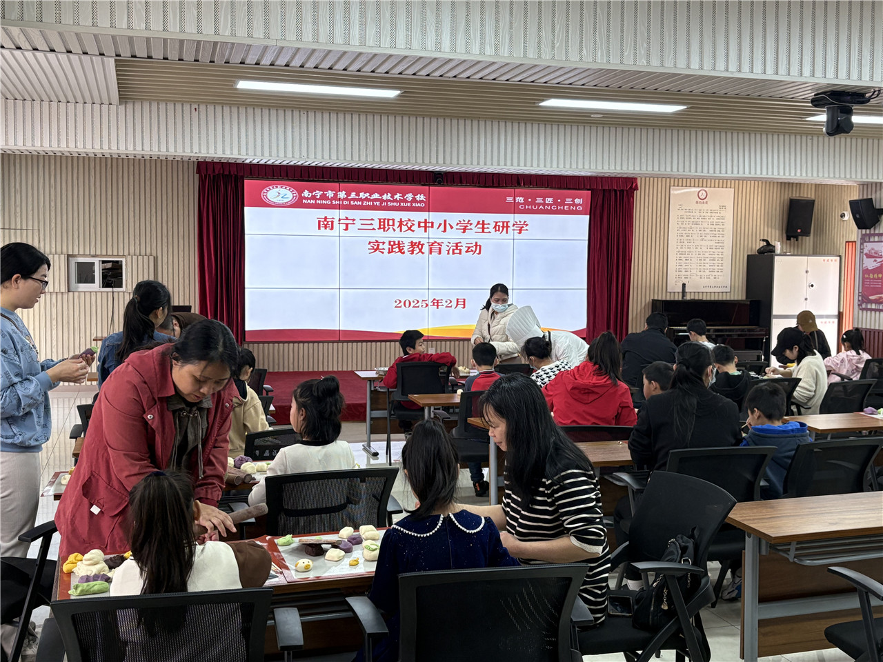 亲子协作，温馨时刻.jpg